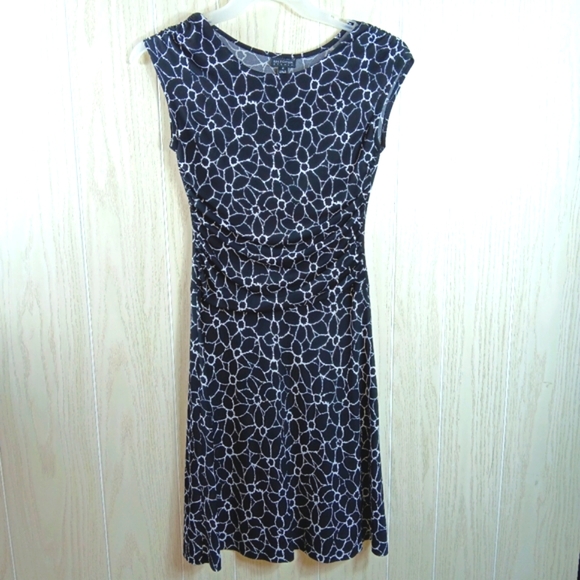 Enfocus Studio Dresses & Skirts - Enfocus Studio Black and White Floral Dress Size 4 Madi Sleeveless business